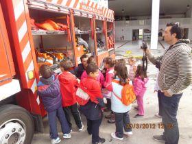 50 nenos do CEIP de Cervo coñecen o servizo do Consorcio Provincial de Bombeiros nunha visita ás instalacións de Viveiro